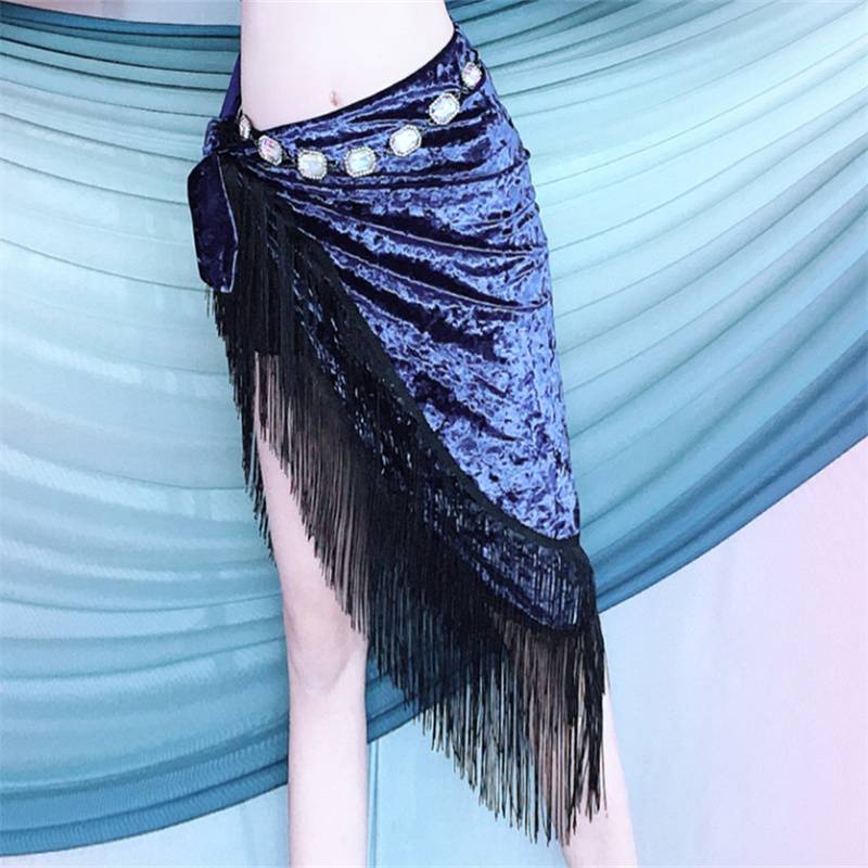 Two layers of black-streamed turbans between light blue and gold